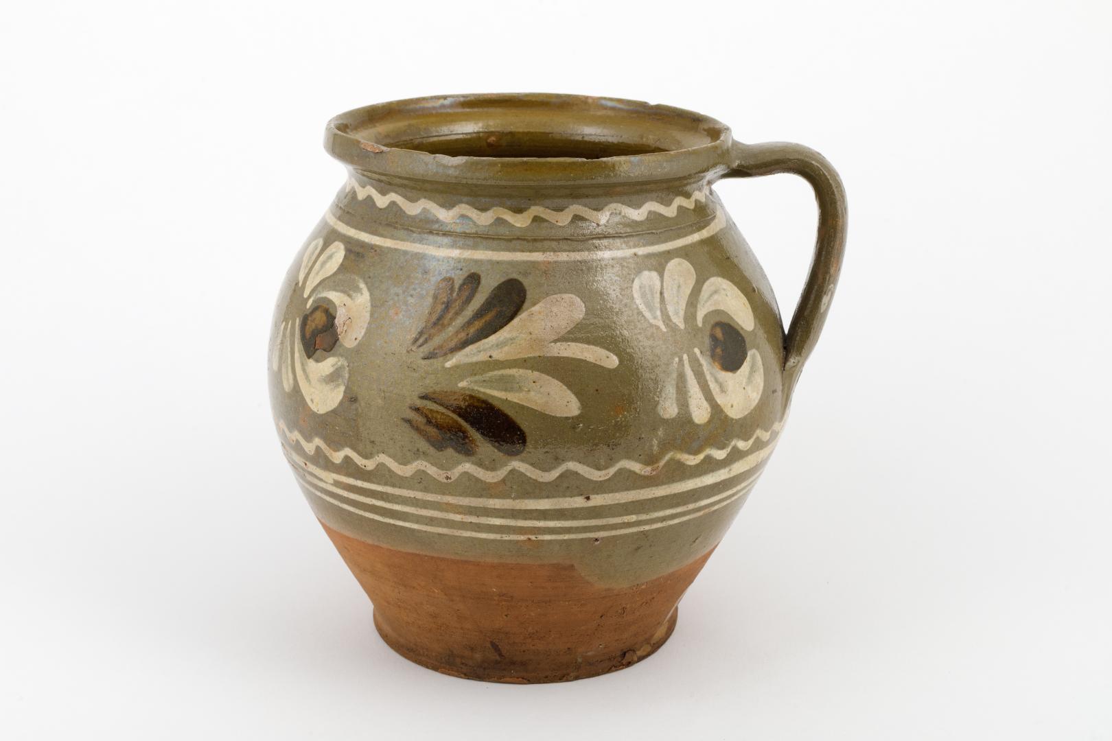Pot with a handle