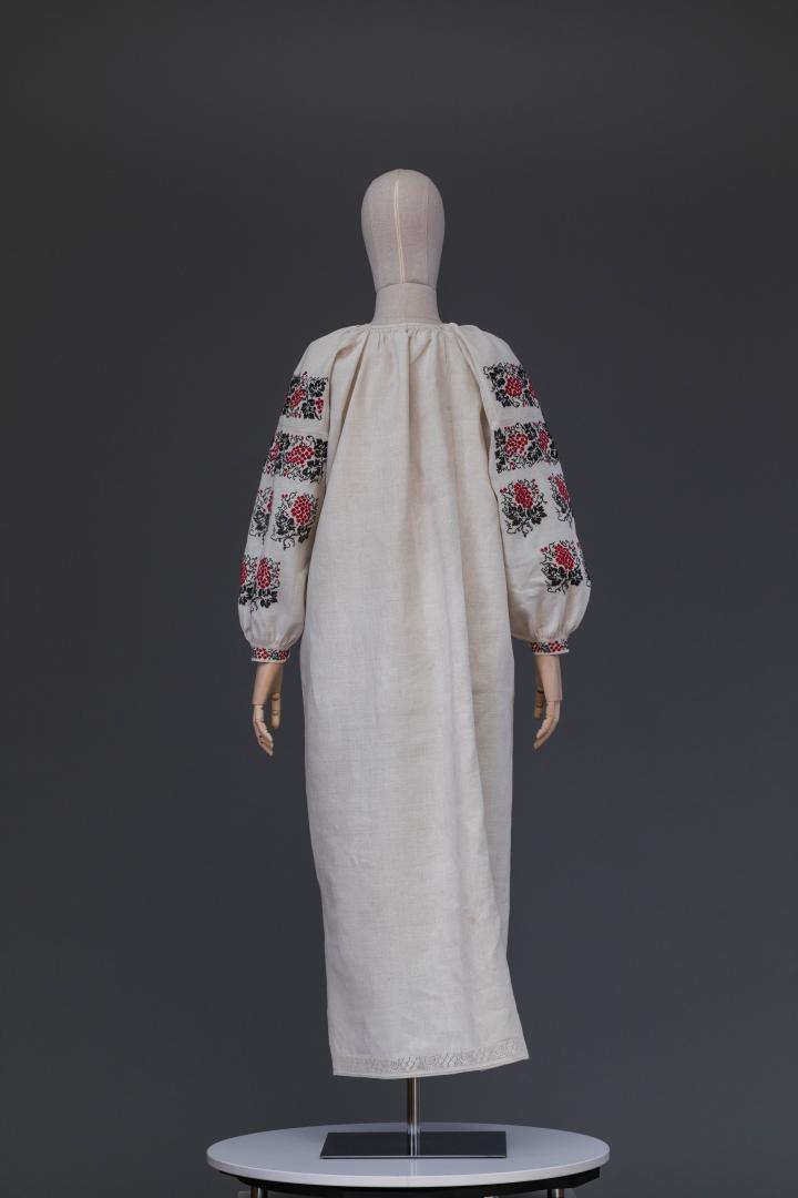 Women's embroidered shirt