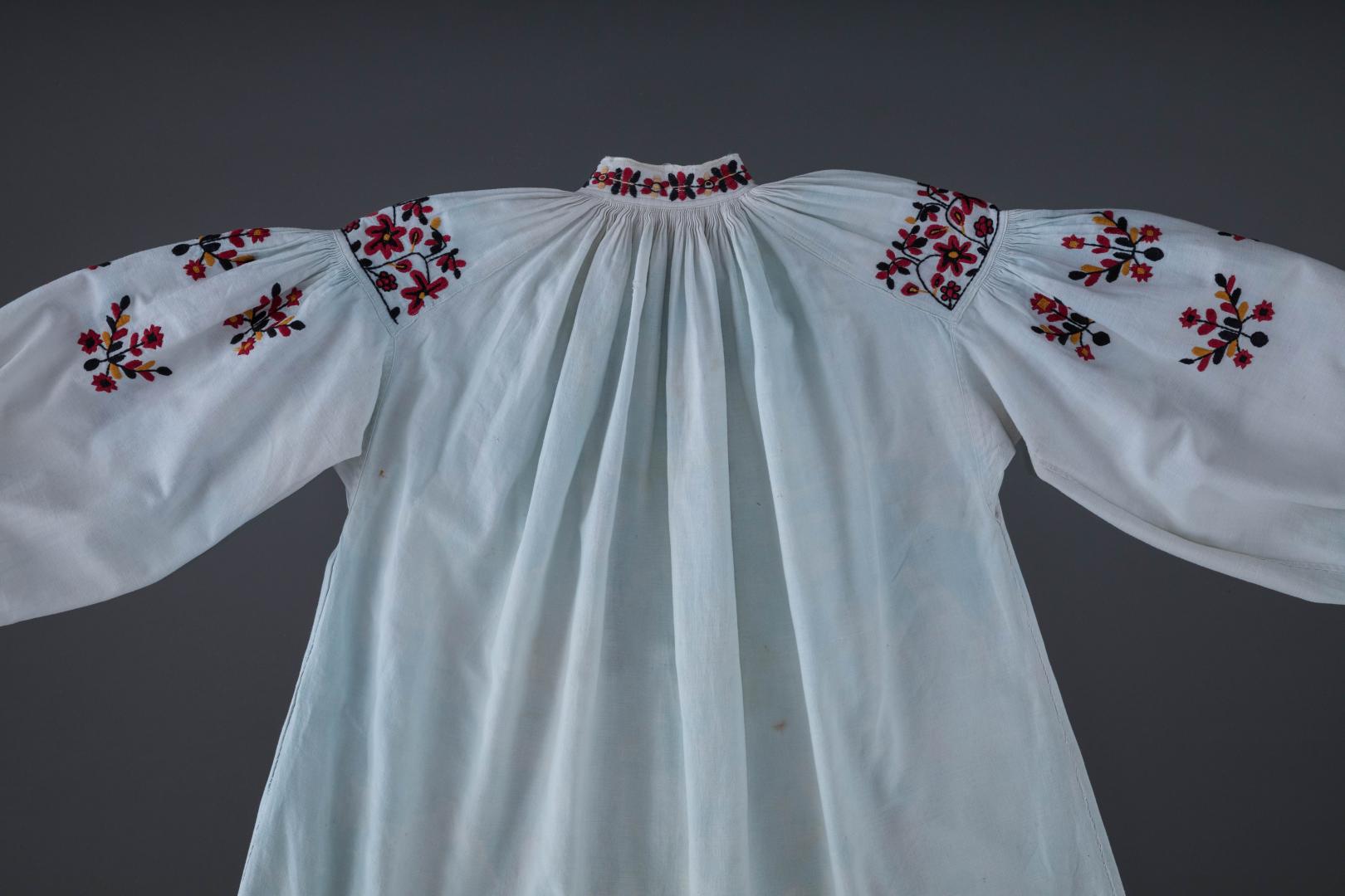 Women's embroidered shirt