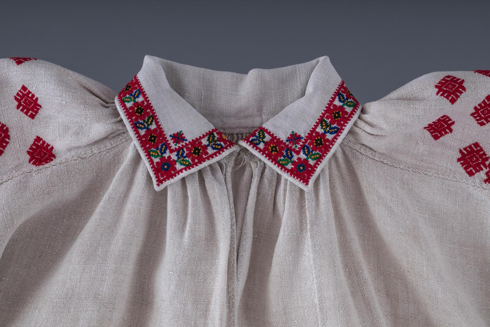 Women's embroidered shirt