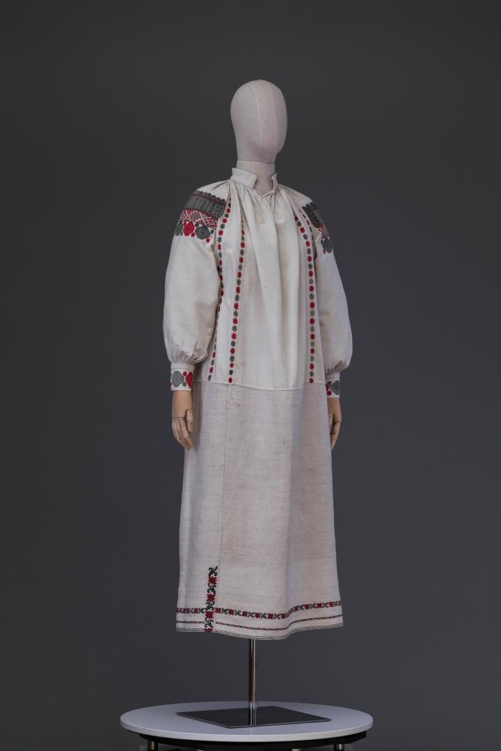 Women's embroidered shirt