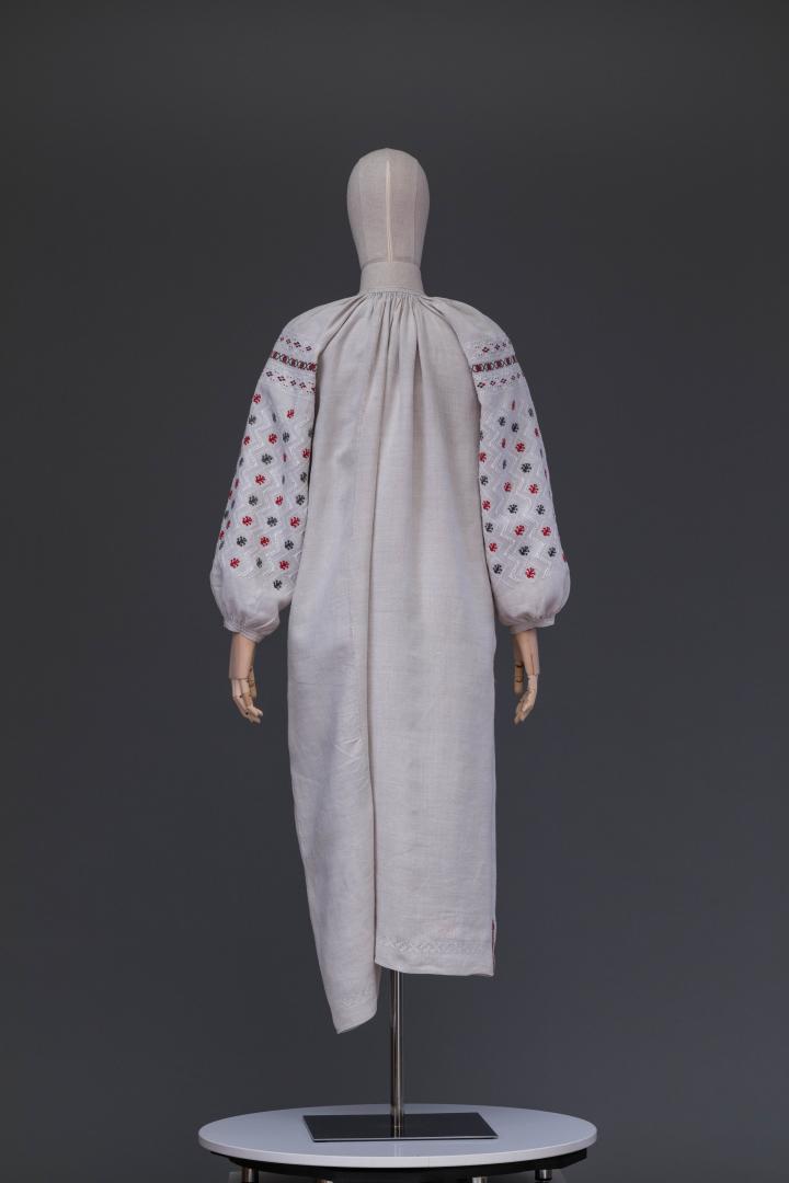 Women's embroidered shirt