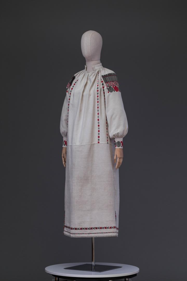 Women's embroidered shirt