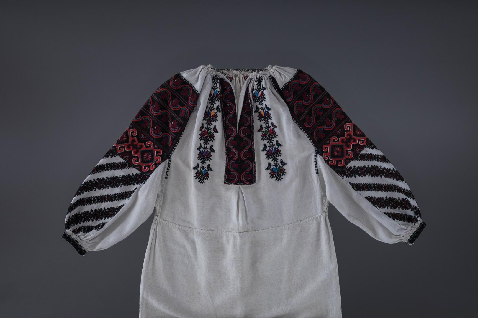 Women's embroidered shirt