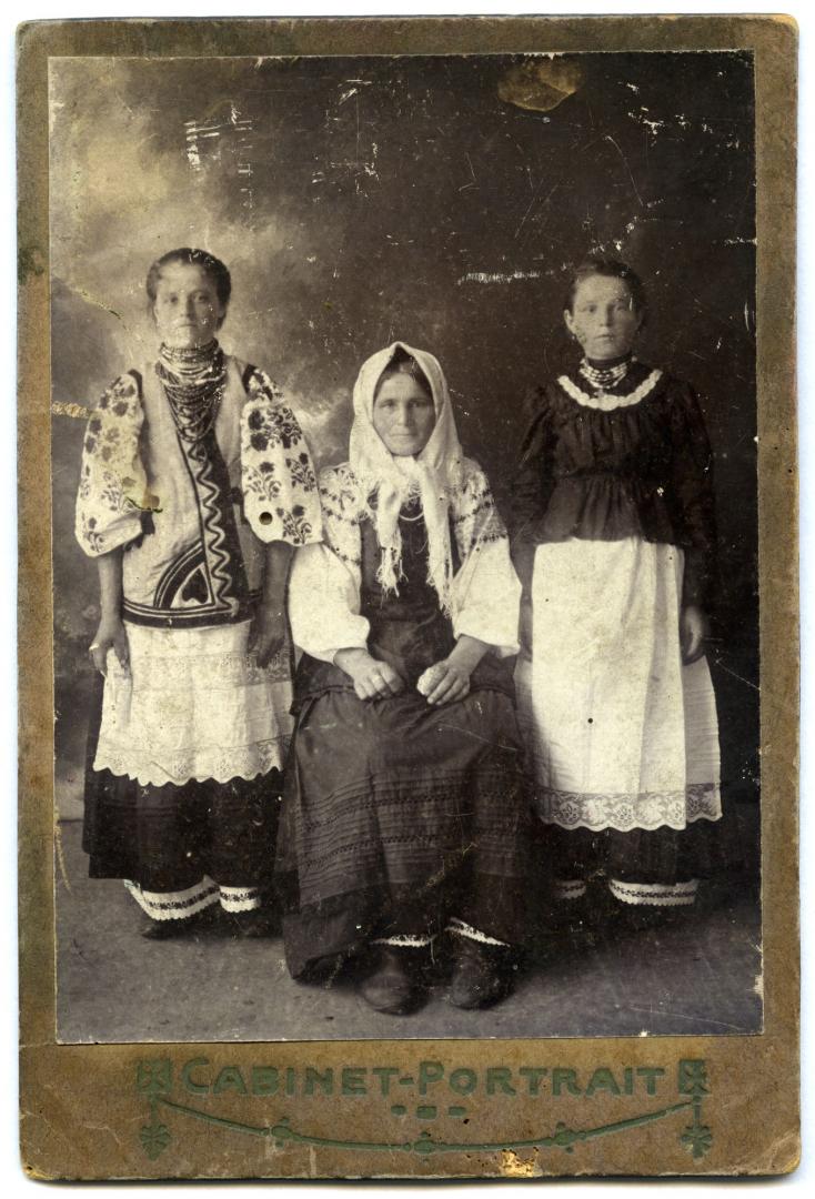 Photo. A mother with her daughters wearing folk attire. 