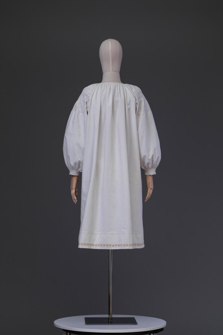 Women's embroidered shirt