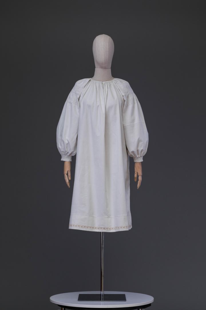 Women's embroidered shirt
