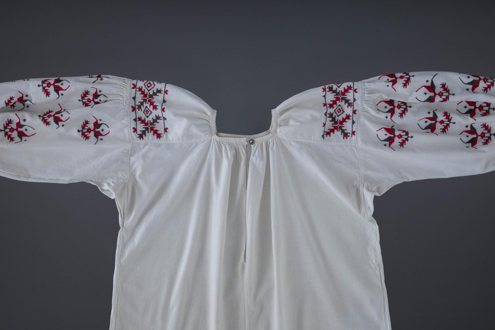 Women's embroidered shirt