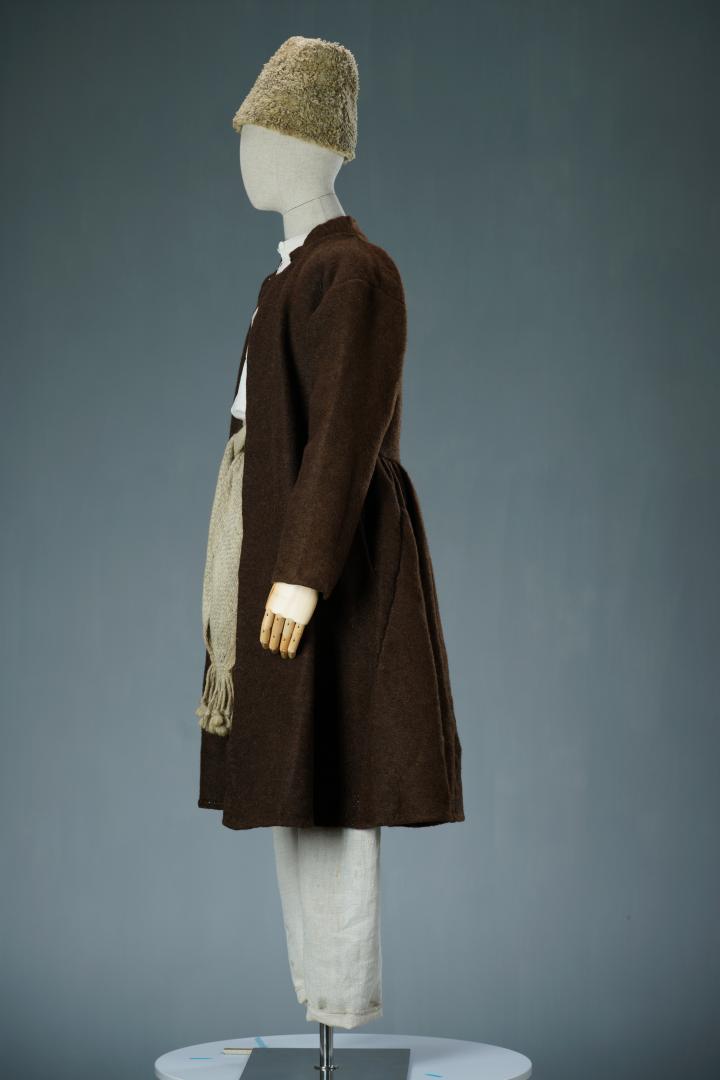Men's casual attire