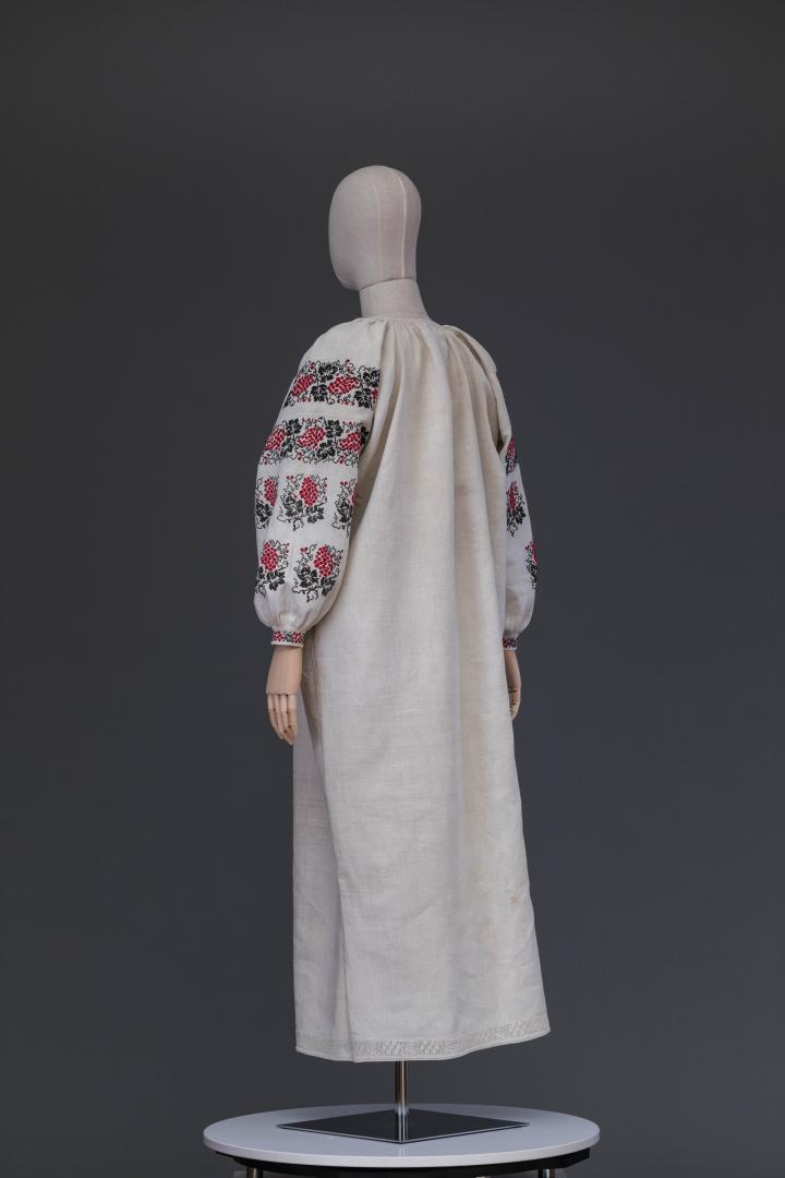 Women's embroidered shirt