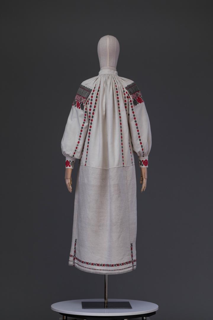 Women's embroidered shirt