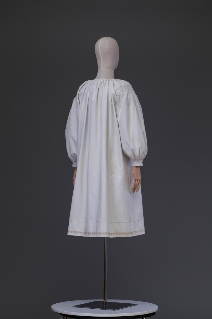 Women's embroidered shirt