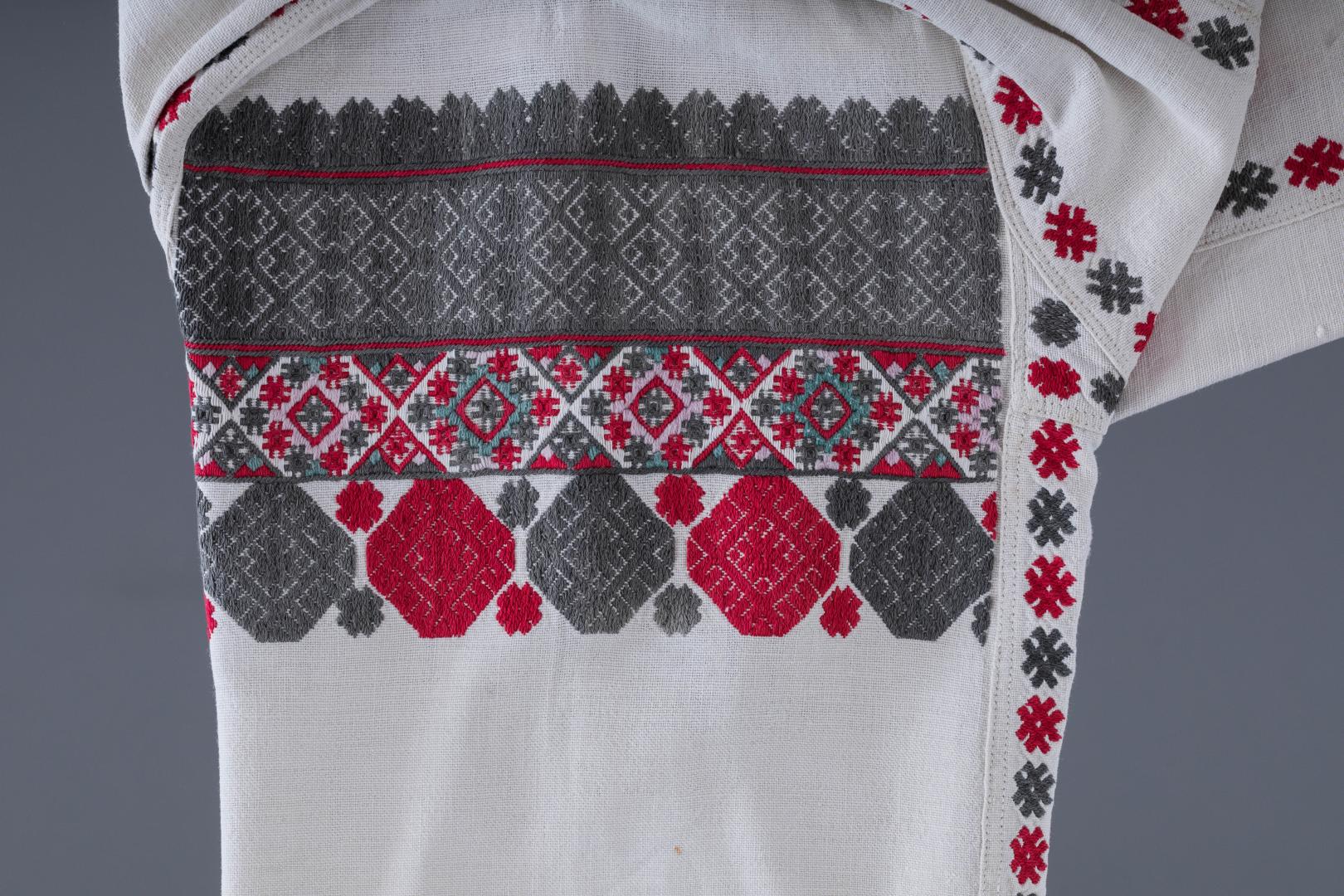 Women's embroidered shirt