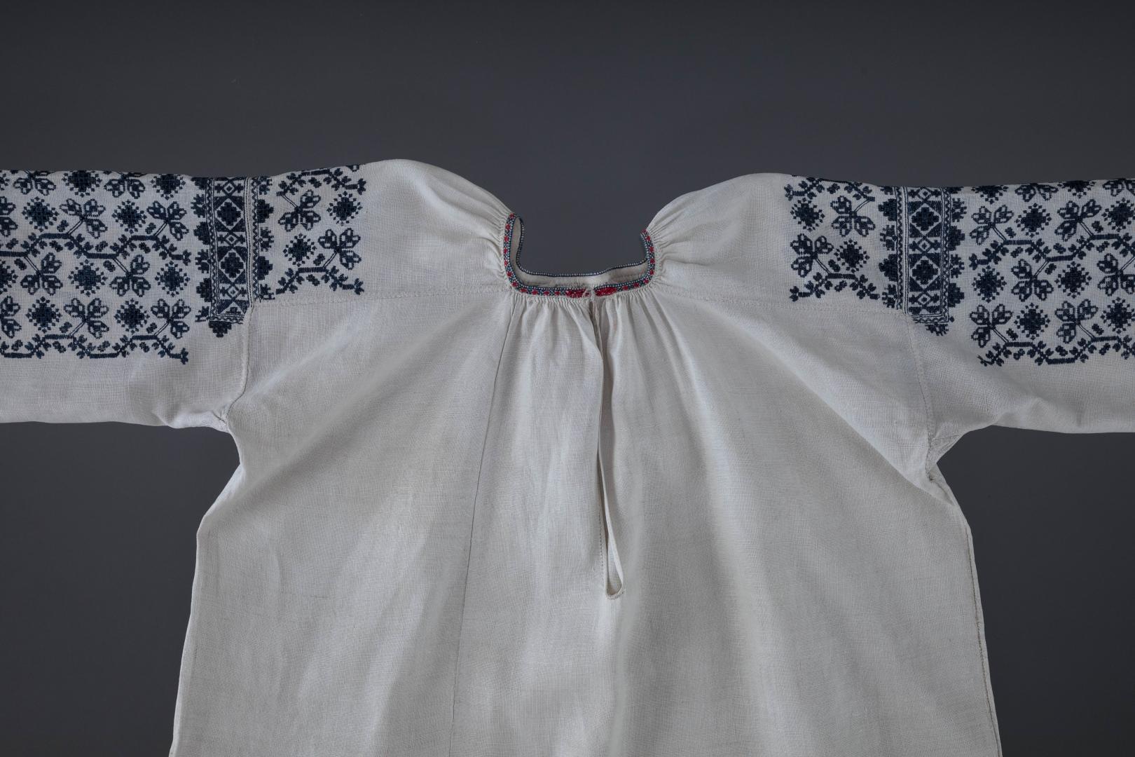 Women's embroidered shirt