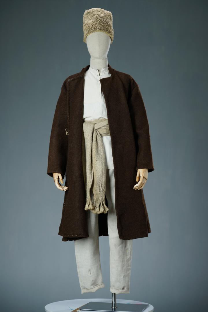Men's casual attire