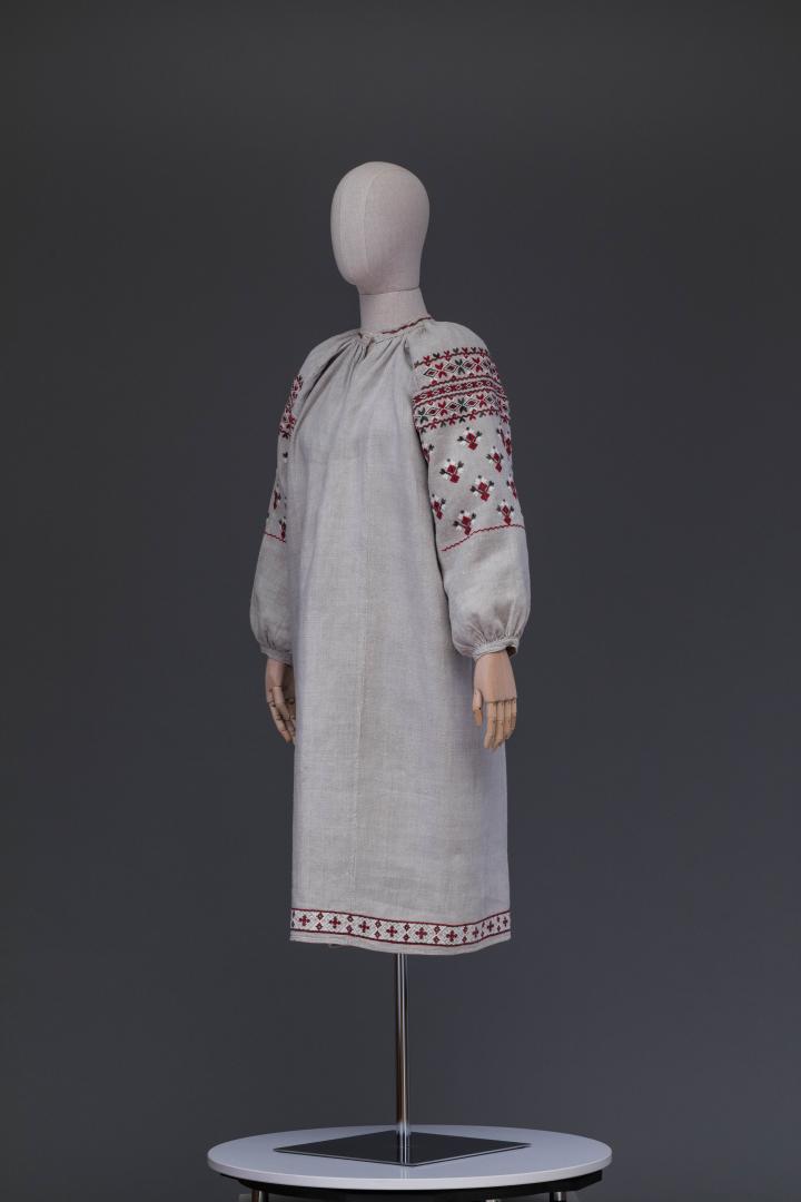 Women's embroidered shirt