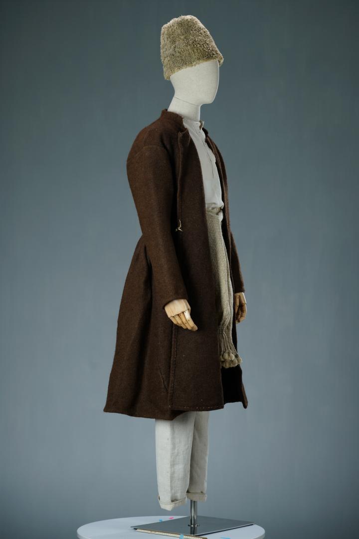 Men's casual attire