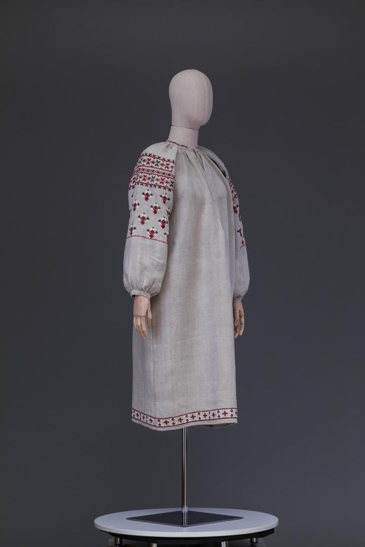 Women's embroidered shirt