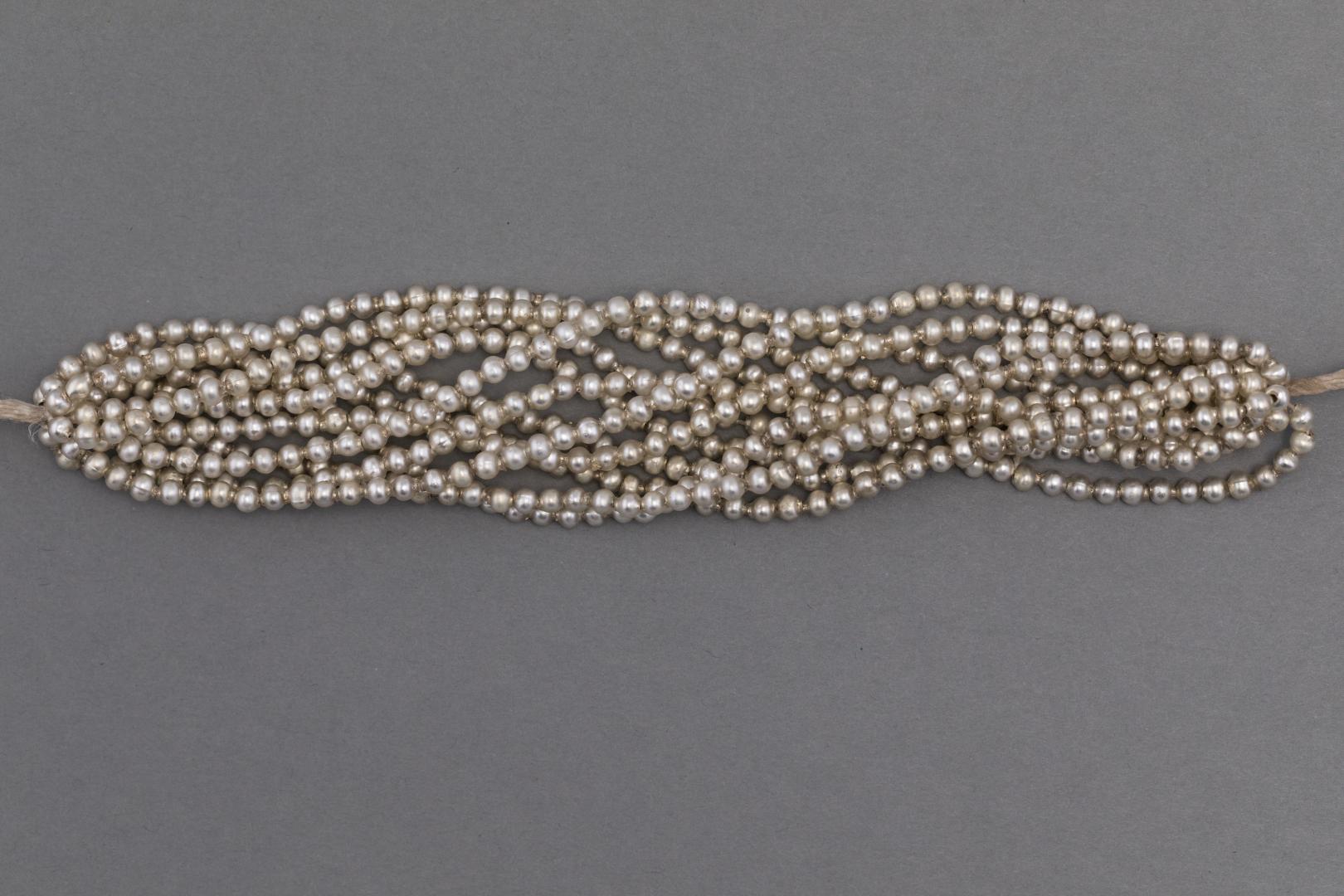 Glass necklace 'luskavky'
