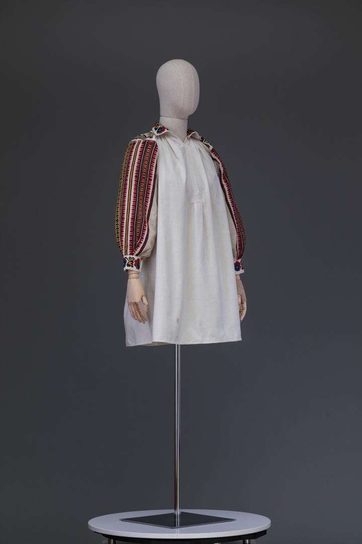 Women's woven and embroidered shirt