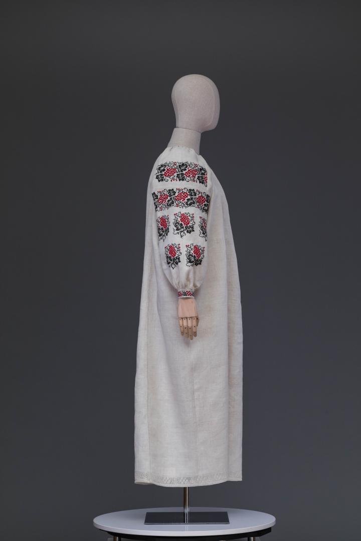 Women's embroidered shirt