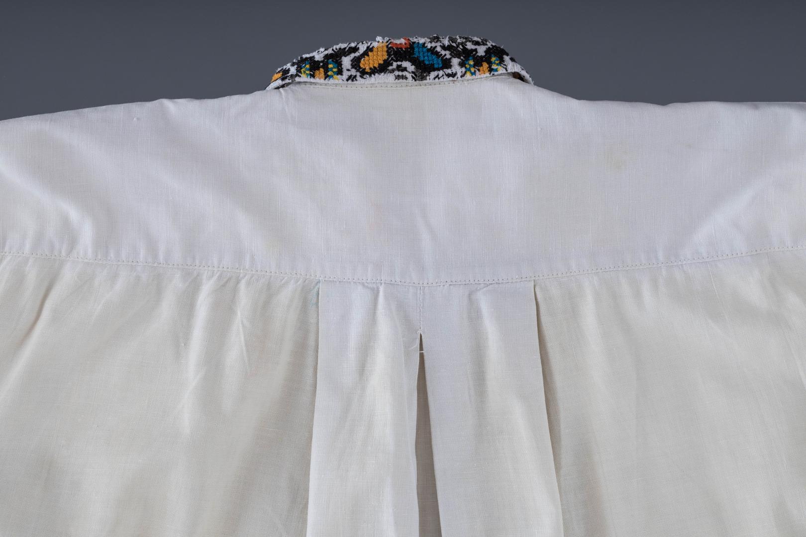 Men's embroidered shirt
