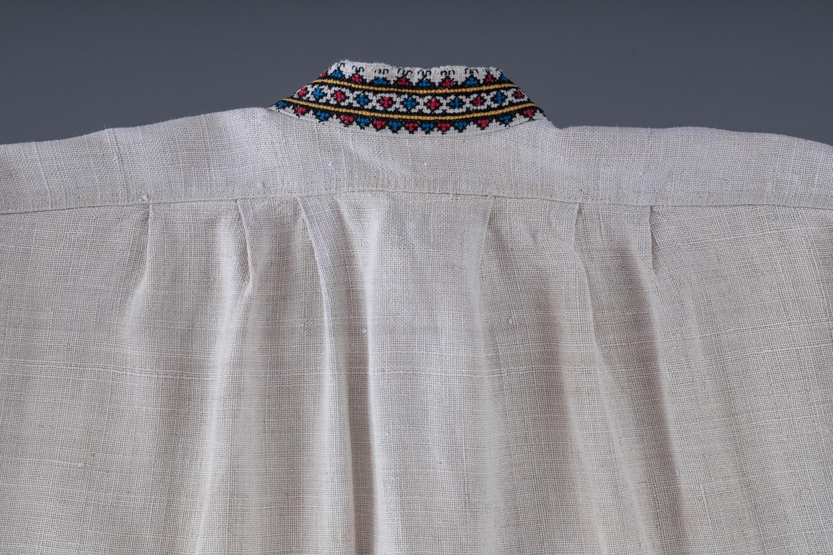 Men's embroidered shirt
