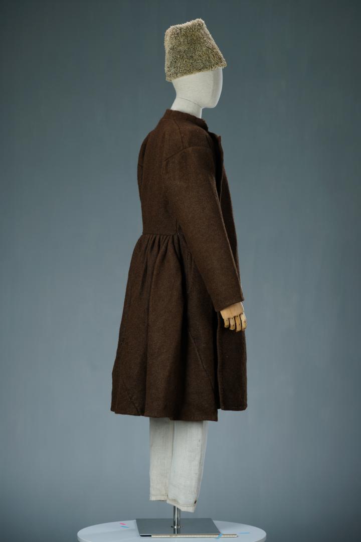 Men's casual attire