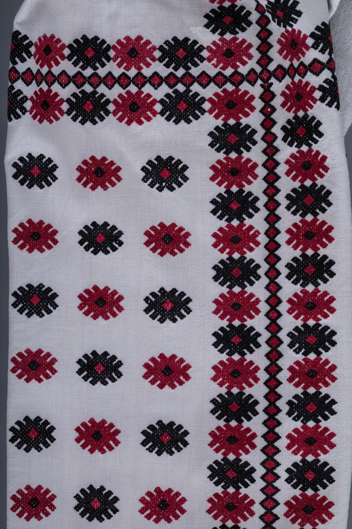 Women's embroidered shirt