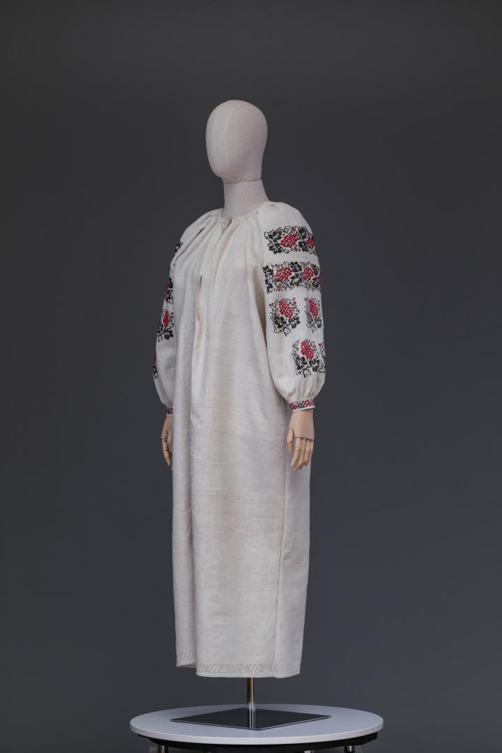 Women's embroidered shirt