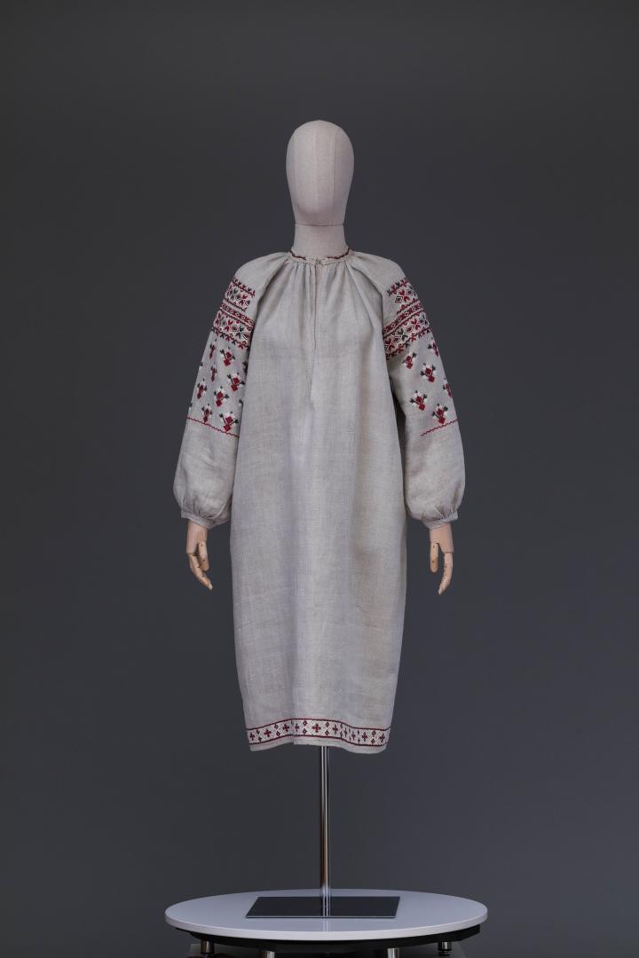 Women's embroidered shirt