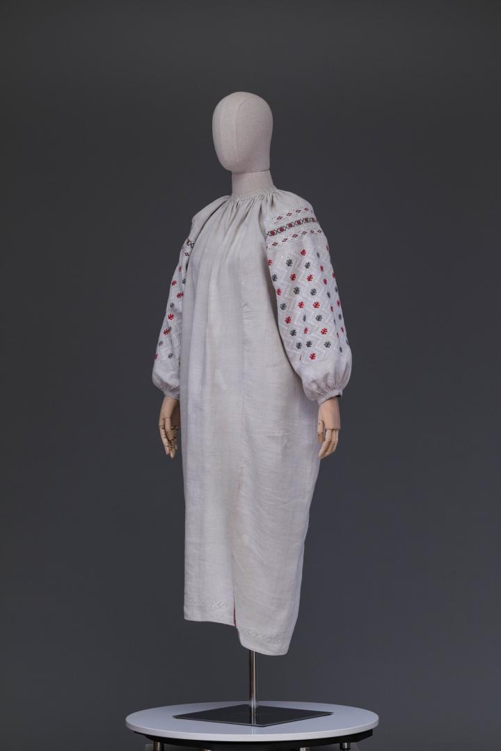 Women's embroidered shirt