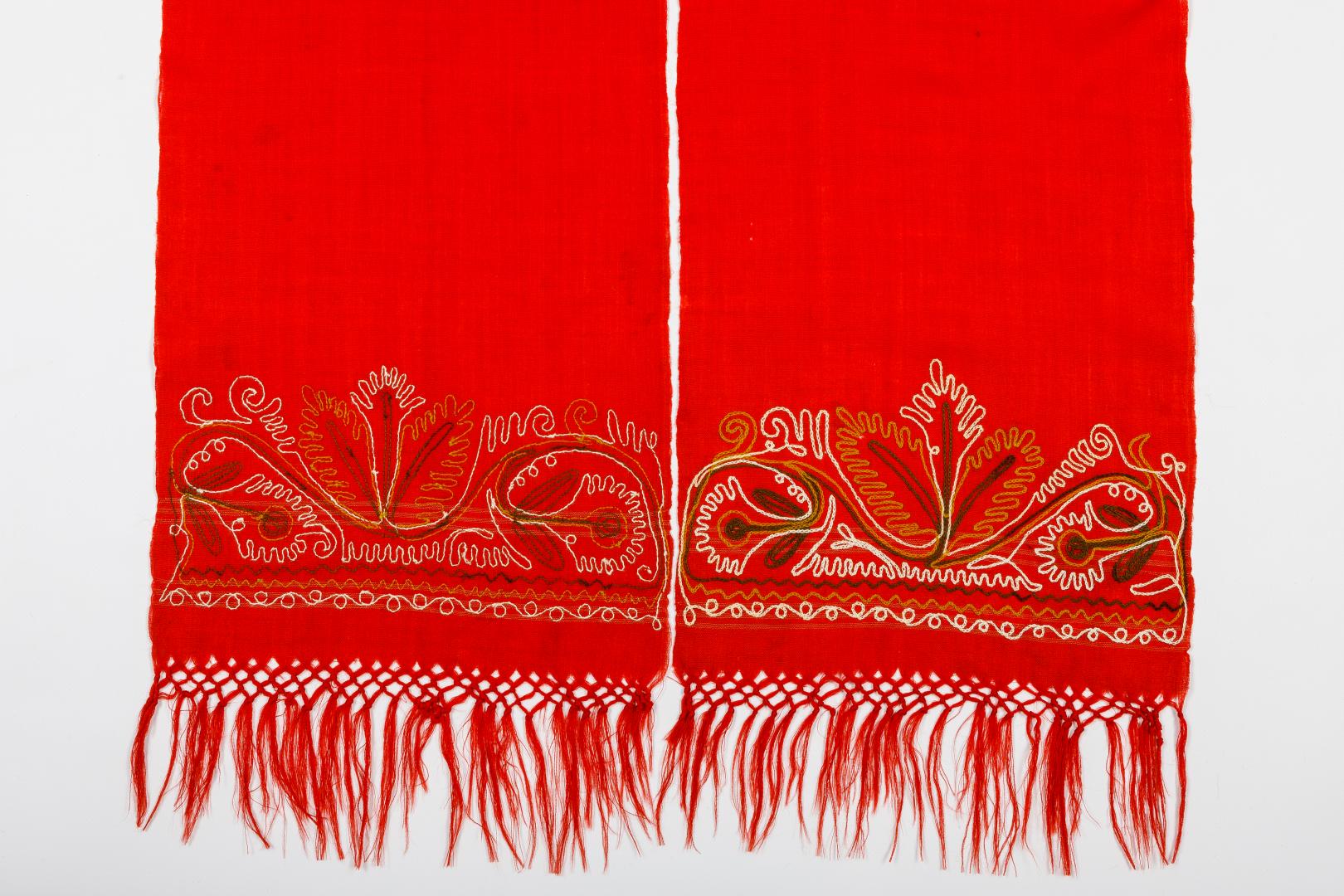 Embroidered cloth belt