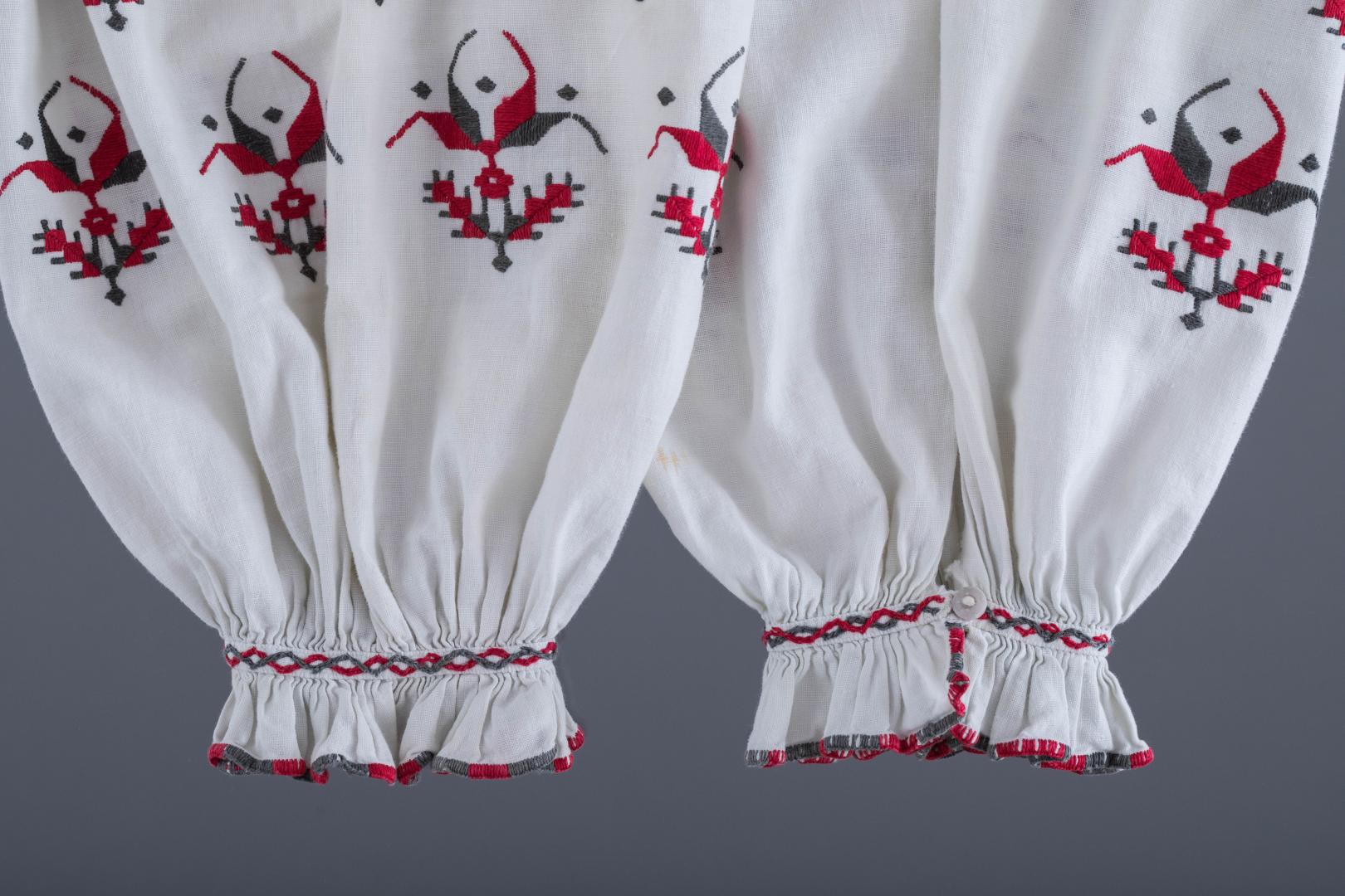 Women's embroidered shirt