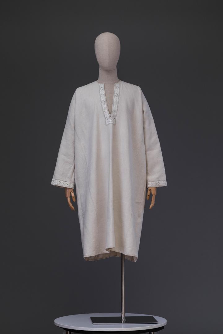 Men's embroidered shirt