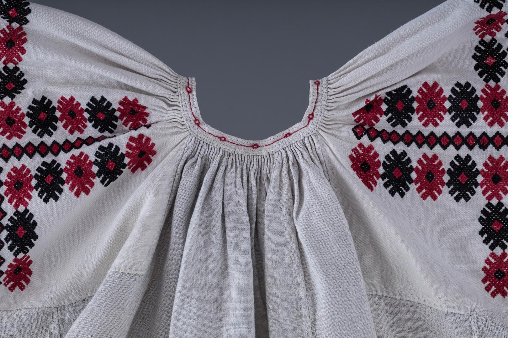 Women's embroidered shirt