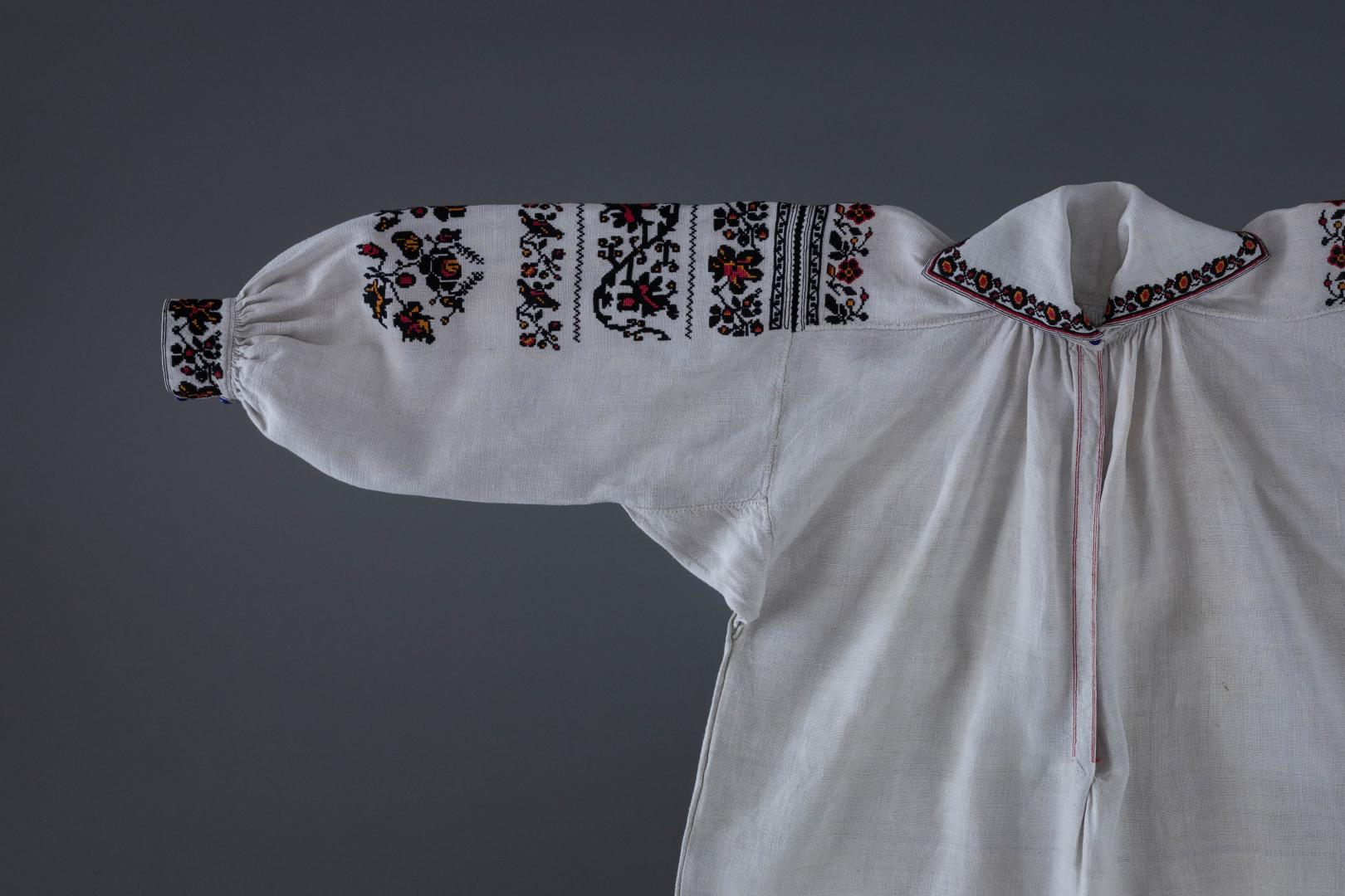 Сорочка вишита жіноча