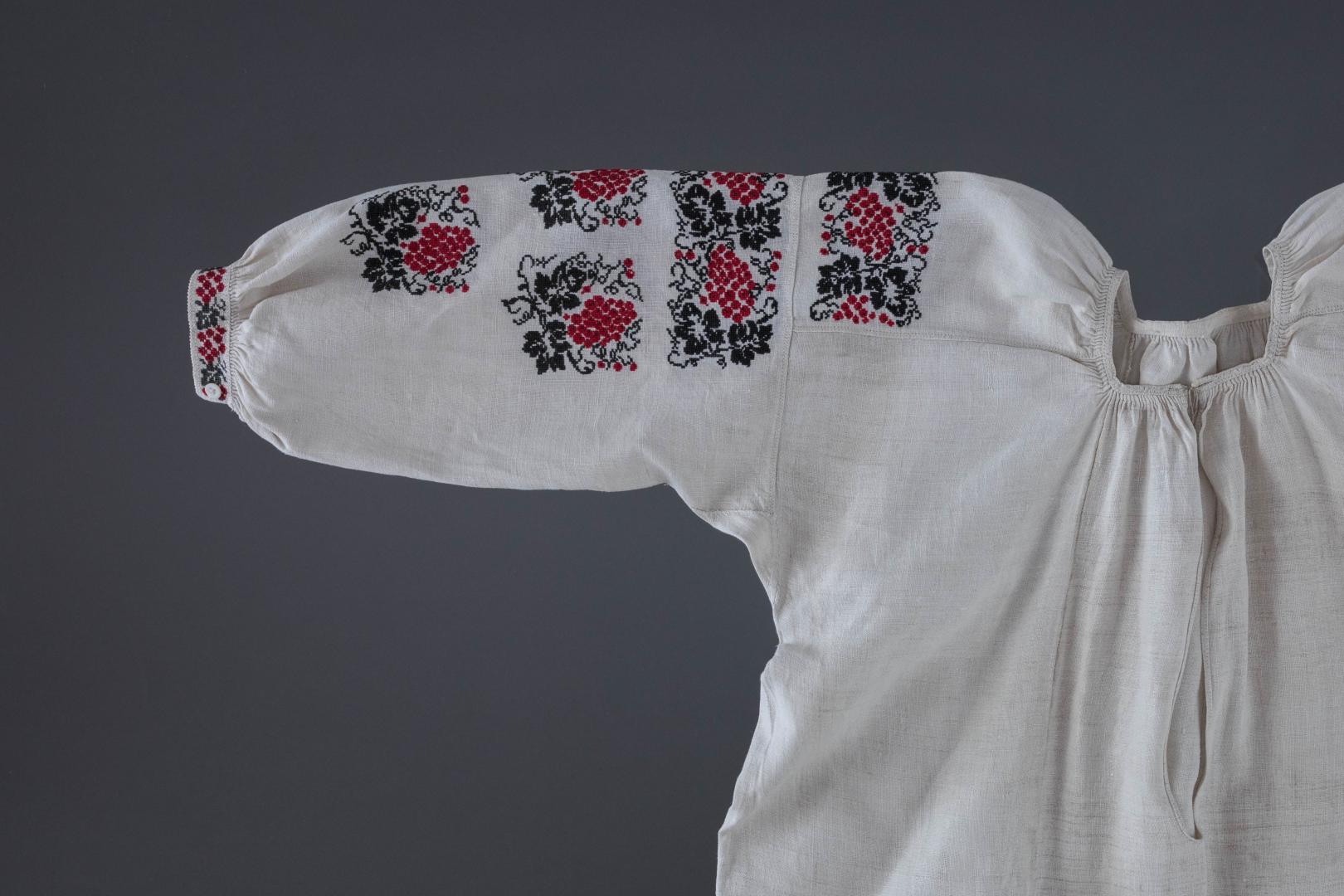 Women's embroidered shirt