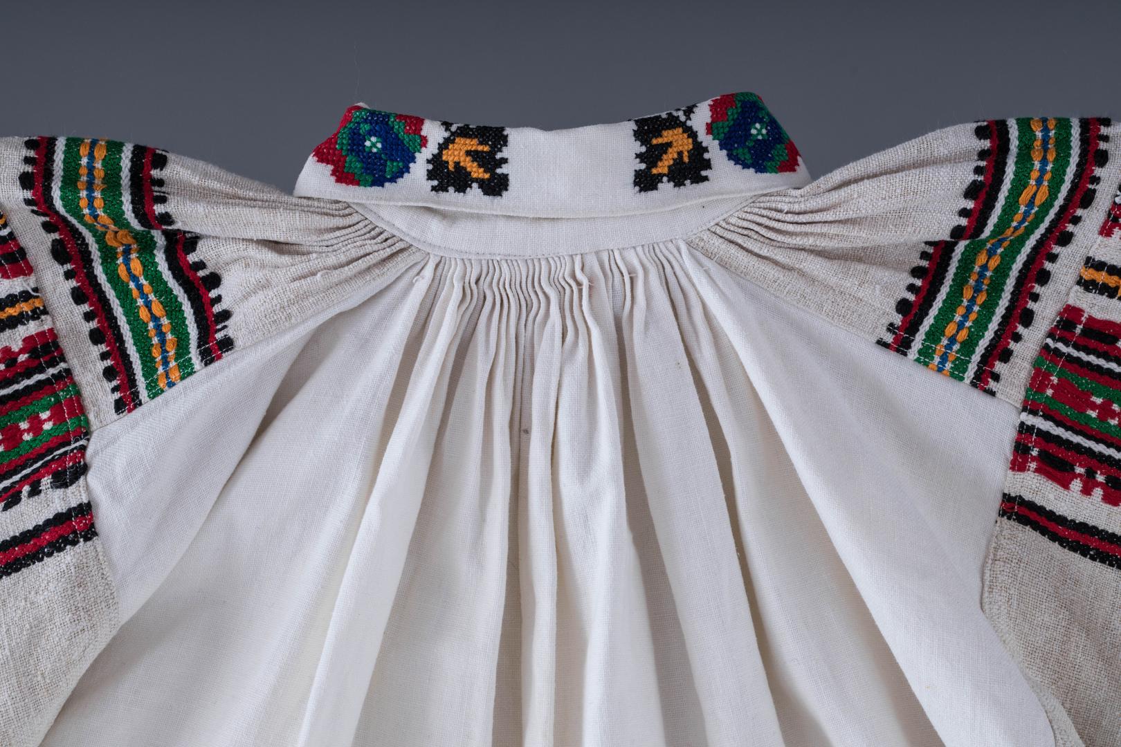 Women's woven and embroidered shirt