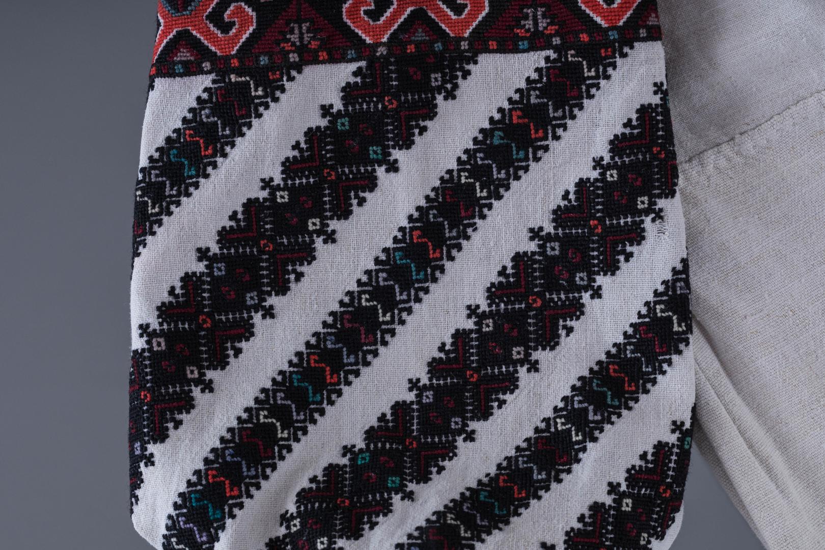 Women's embroidered shirt