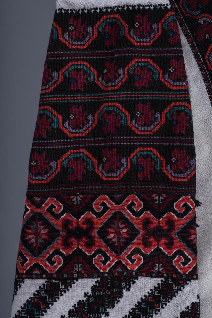Women's embroidered shirt