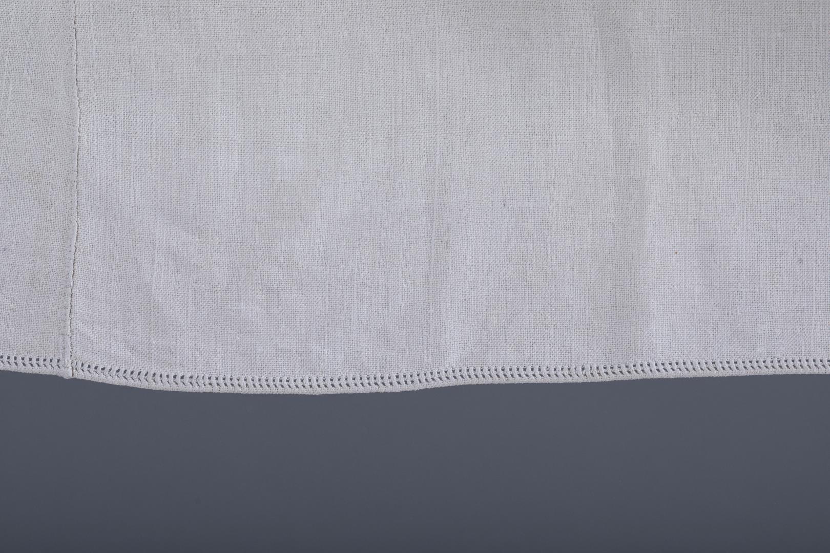 Men's embroidered shirt