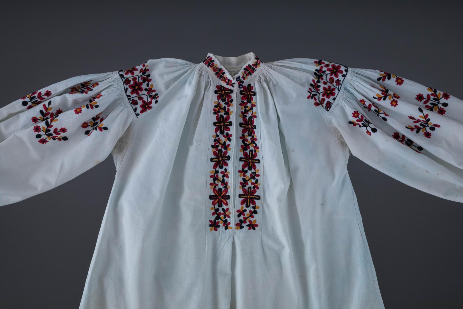 Women's embroidered shirt