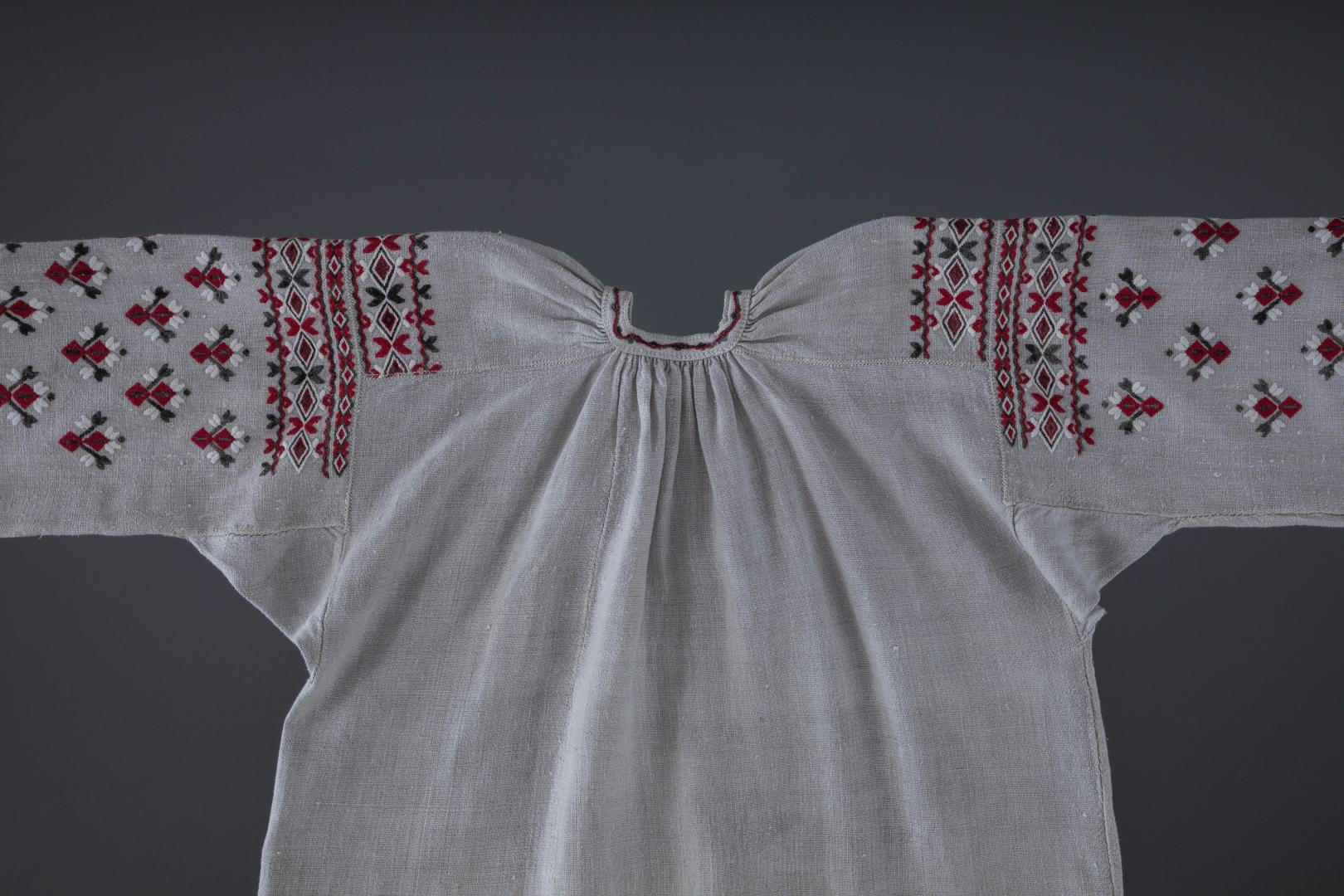 Women's embroidered shirt