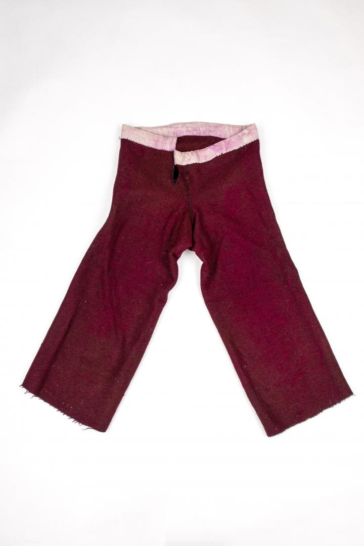 Pants made of burgundy cloth
