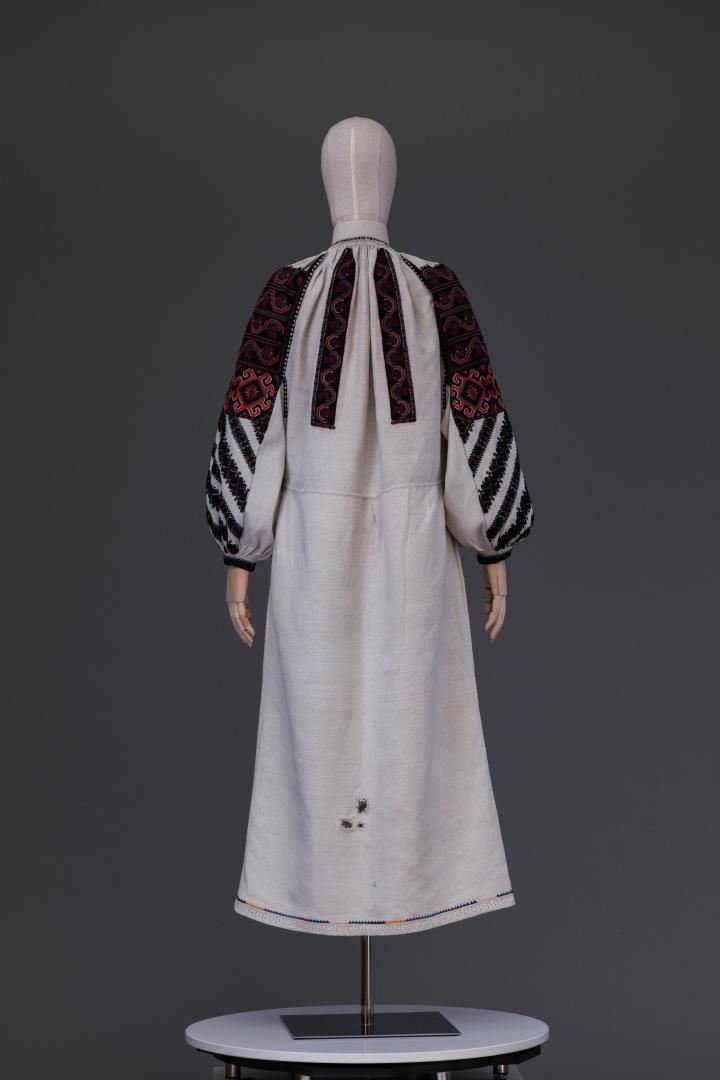 Women's embroidered shirt