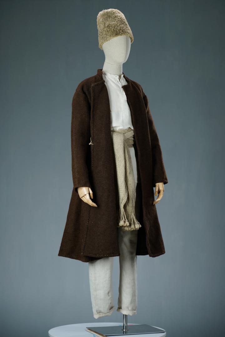 Men's casual attire