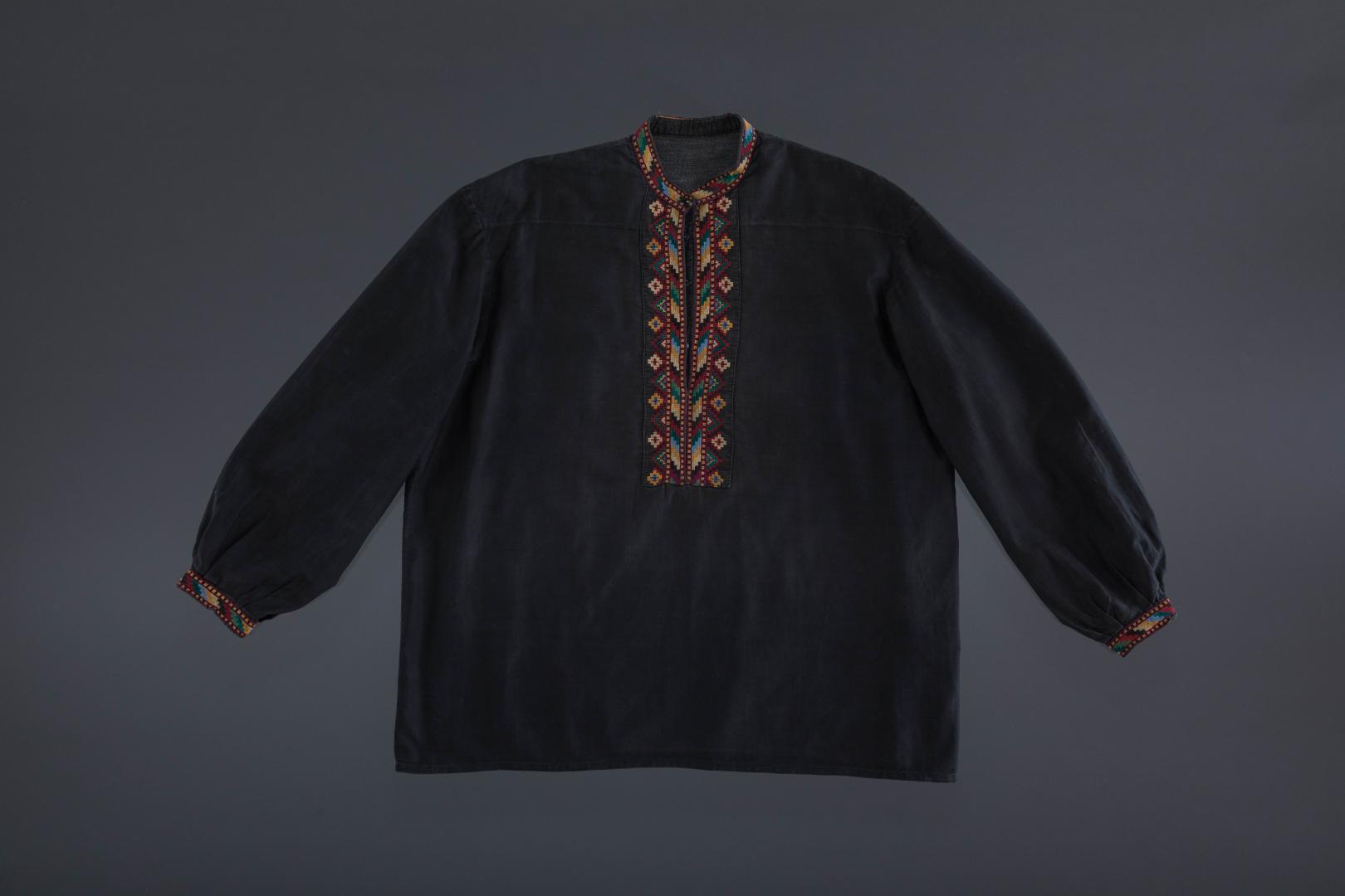 Men's embroidered shirt