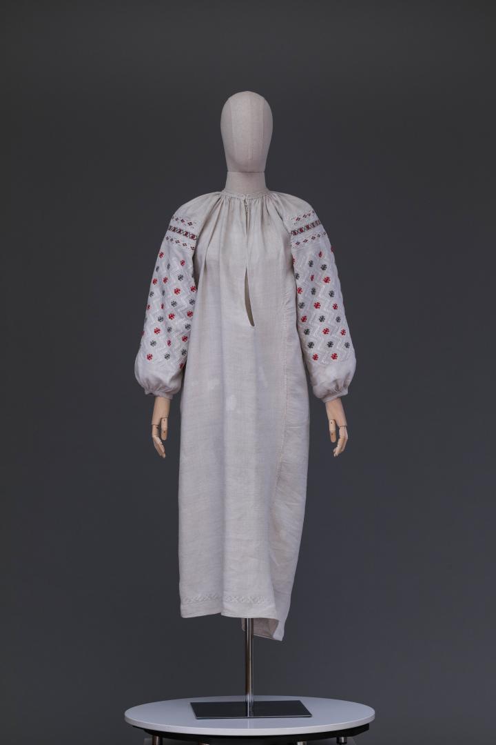 Women's embroidered shirt