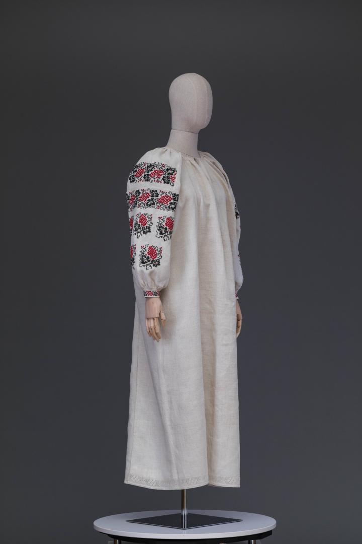 Women's embroidered shirt